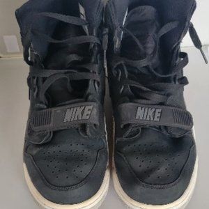 Nike Air Jordan Legacy 312 'Black Suede' Fire Red AV3922-060.